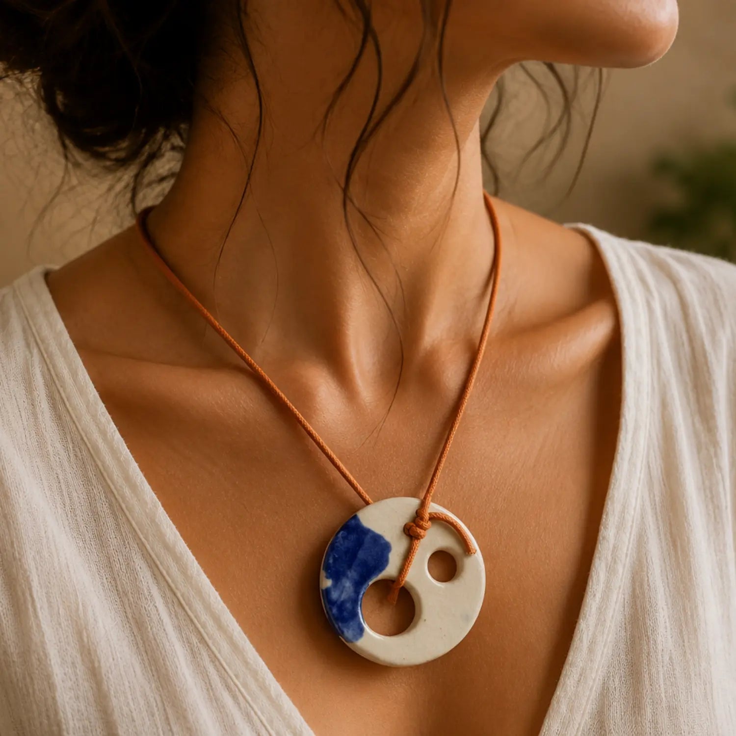 Everyday Minimal Round White blue Pendant