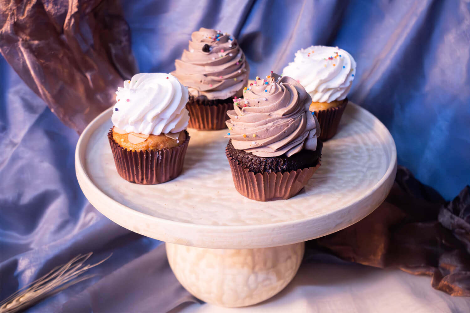 The Earthan Ceramic Cake Stand | Earthan