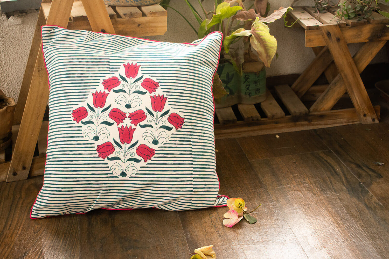 Tulip Phool- Hand block printed cotton cushion cover | Earthan
