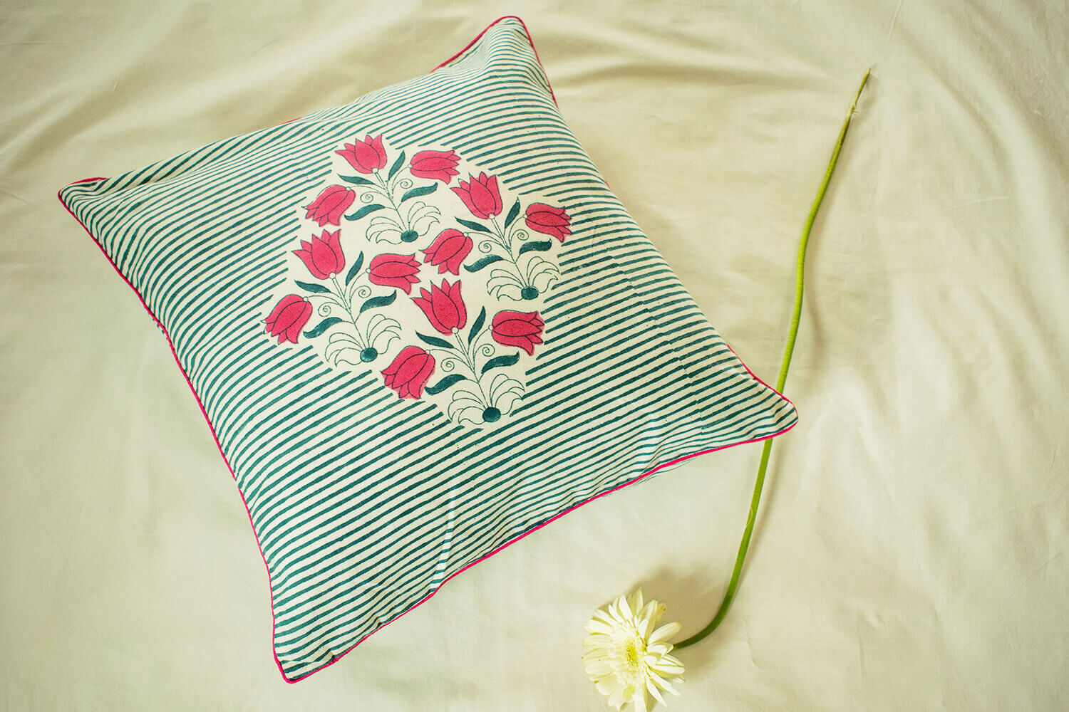 Tulip Phool- Hand block printed cotton cushion cover | Earthan